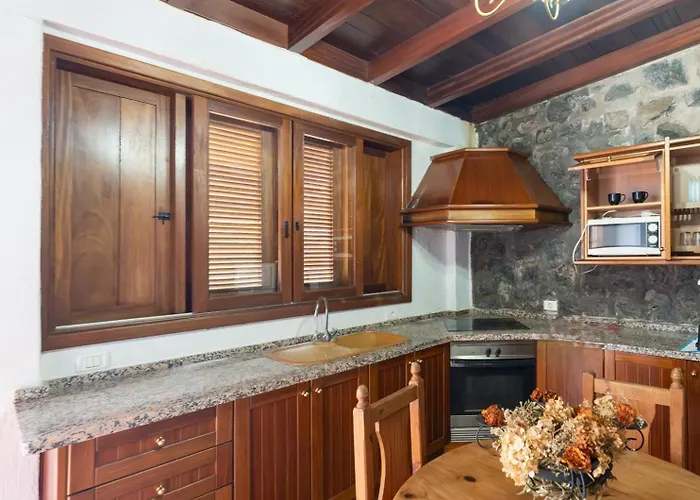 La Tanquera Y Rosas *